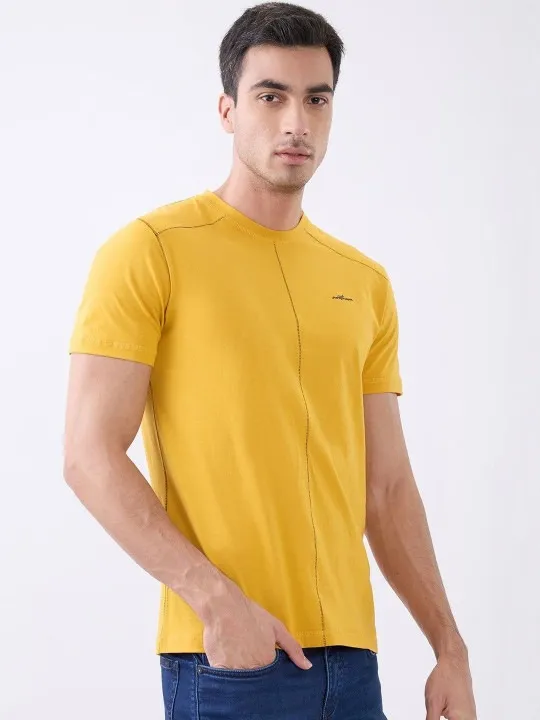 Men’s dri fit slim t-shirt made with breathable moisture-wicking fabric for active wear